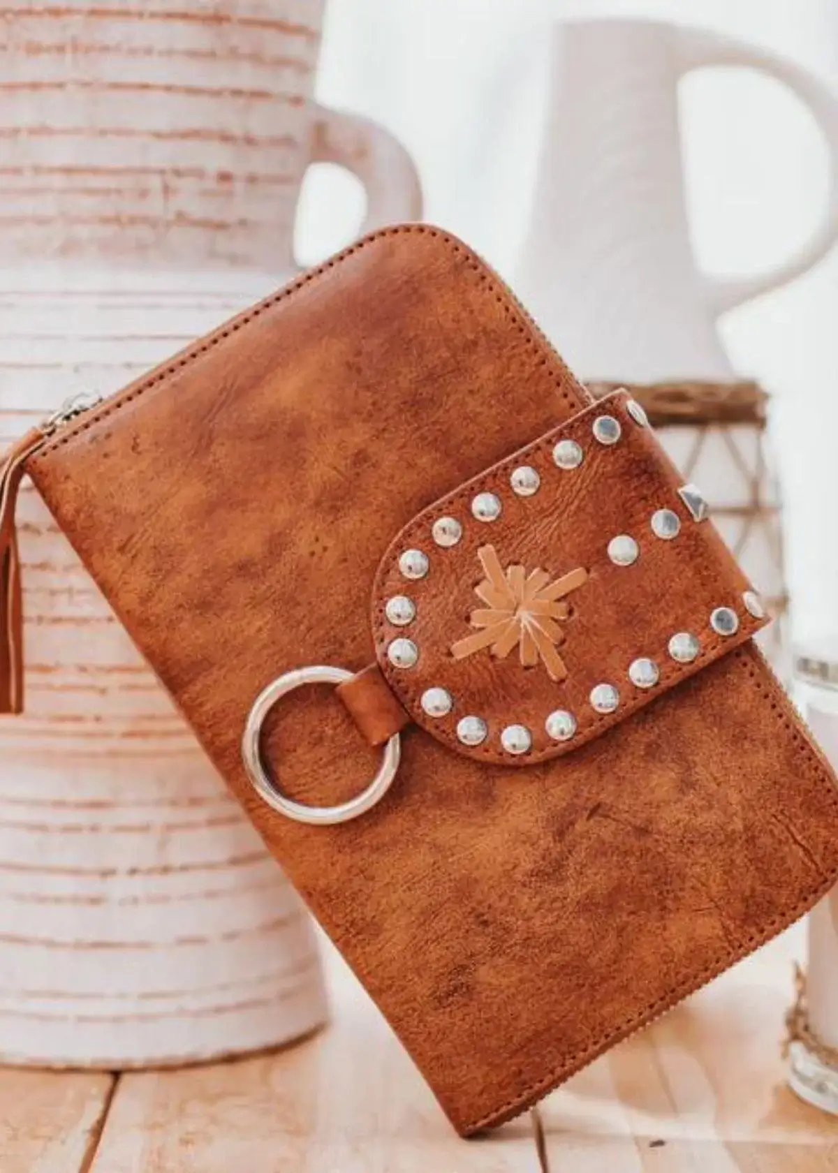 What makes a wallet "boho" style?