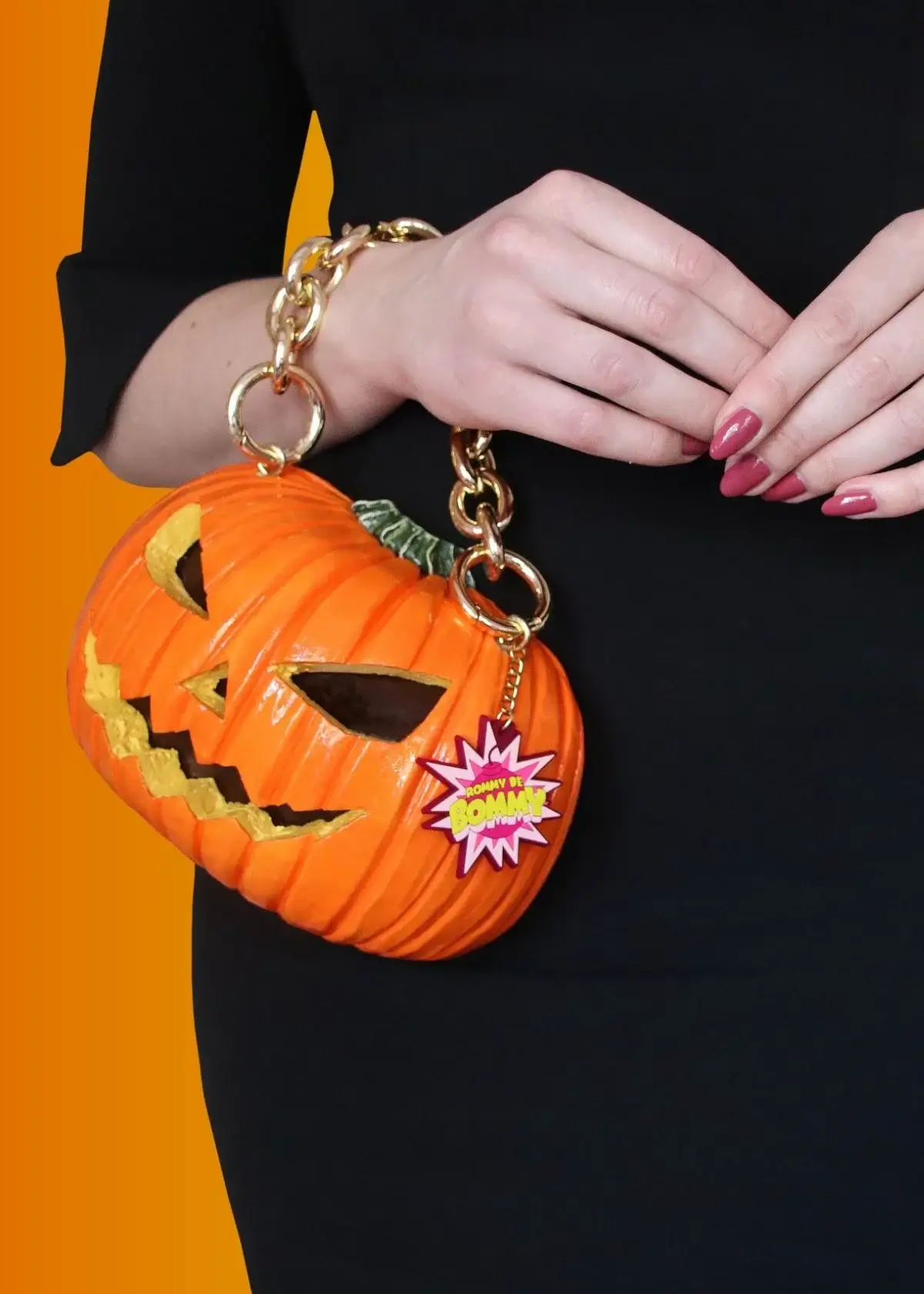 Do Jack O' Lantern purses come with adjustable straps?