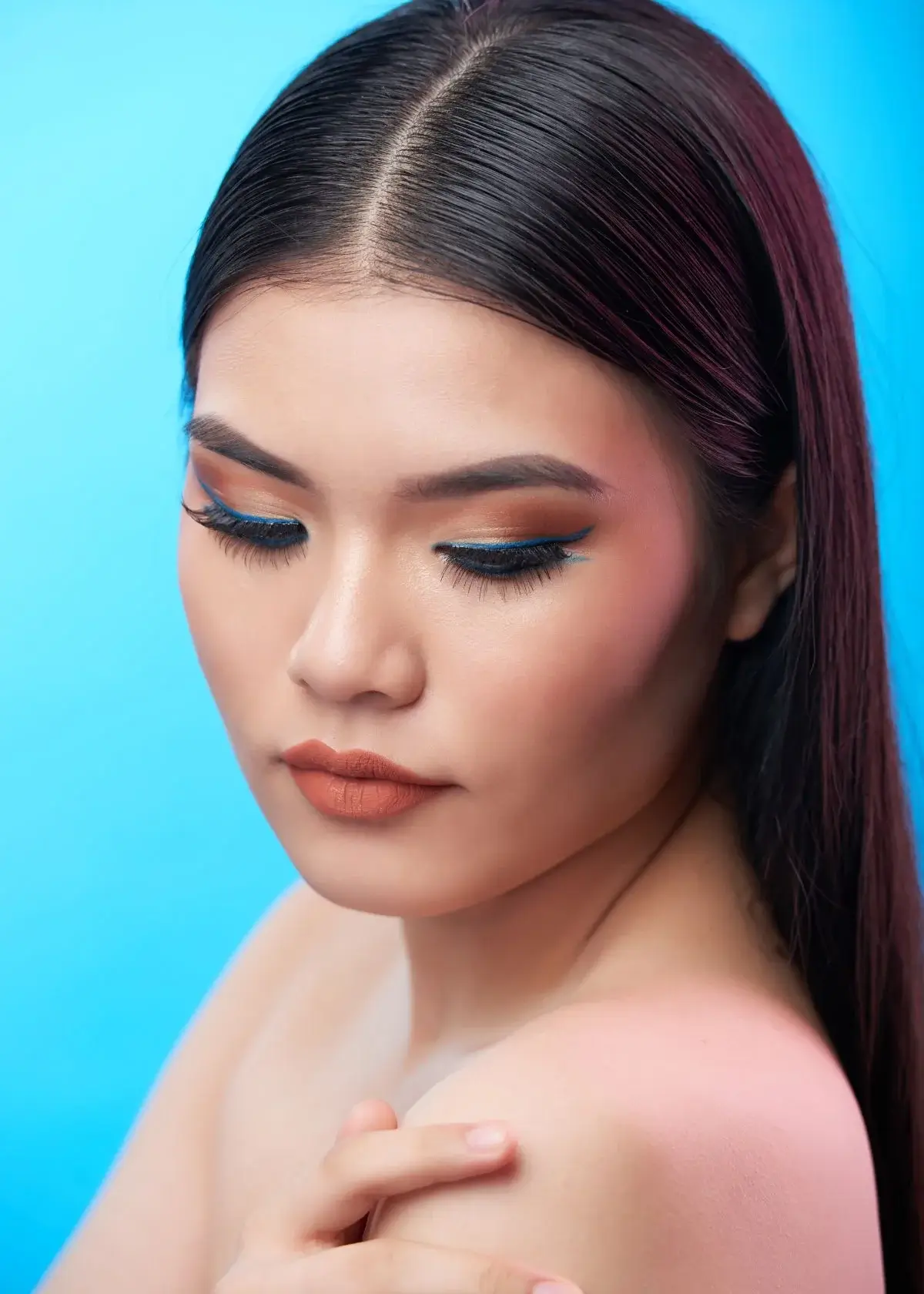 How do I remove eyeliner without affecting my eyelash extensions?