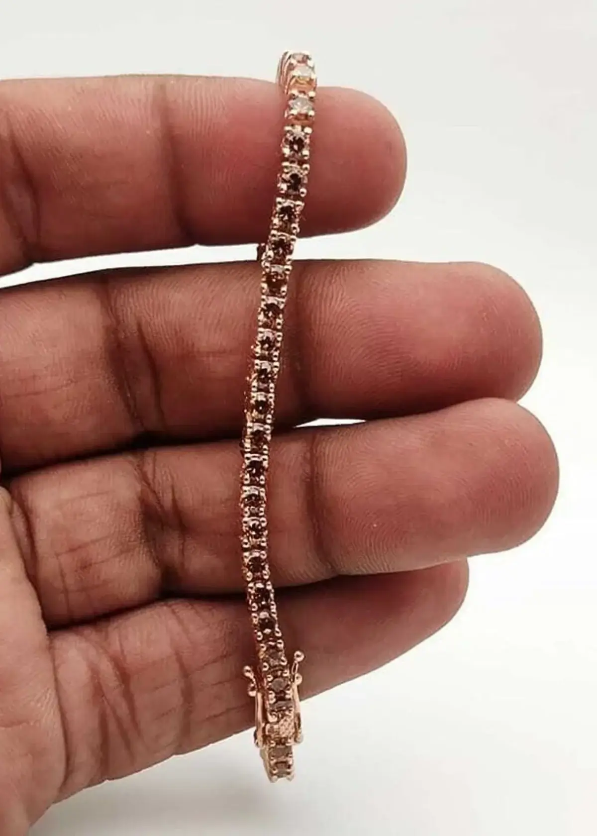 How to choose the right chocolate diamond bracelet?