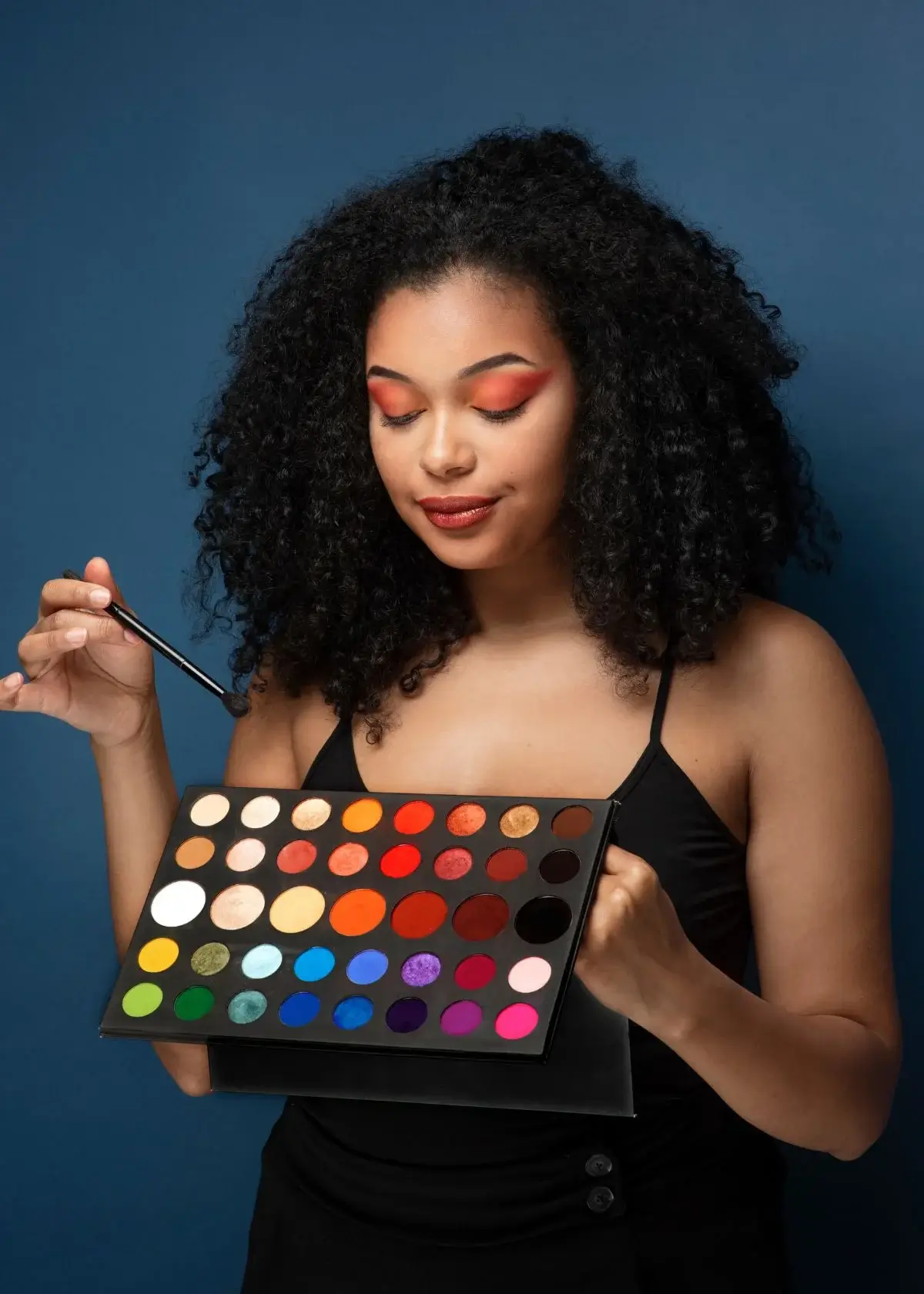 How to choose the right eyeshadow palettes for brown eyes?