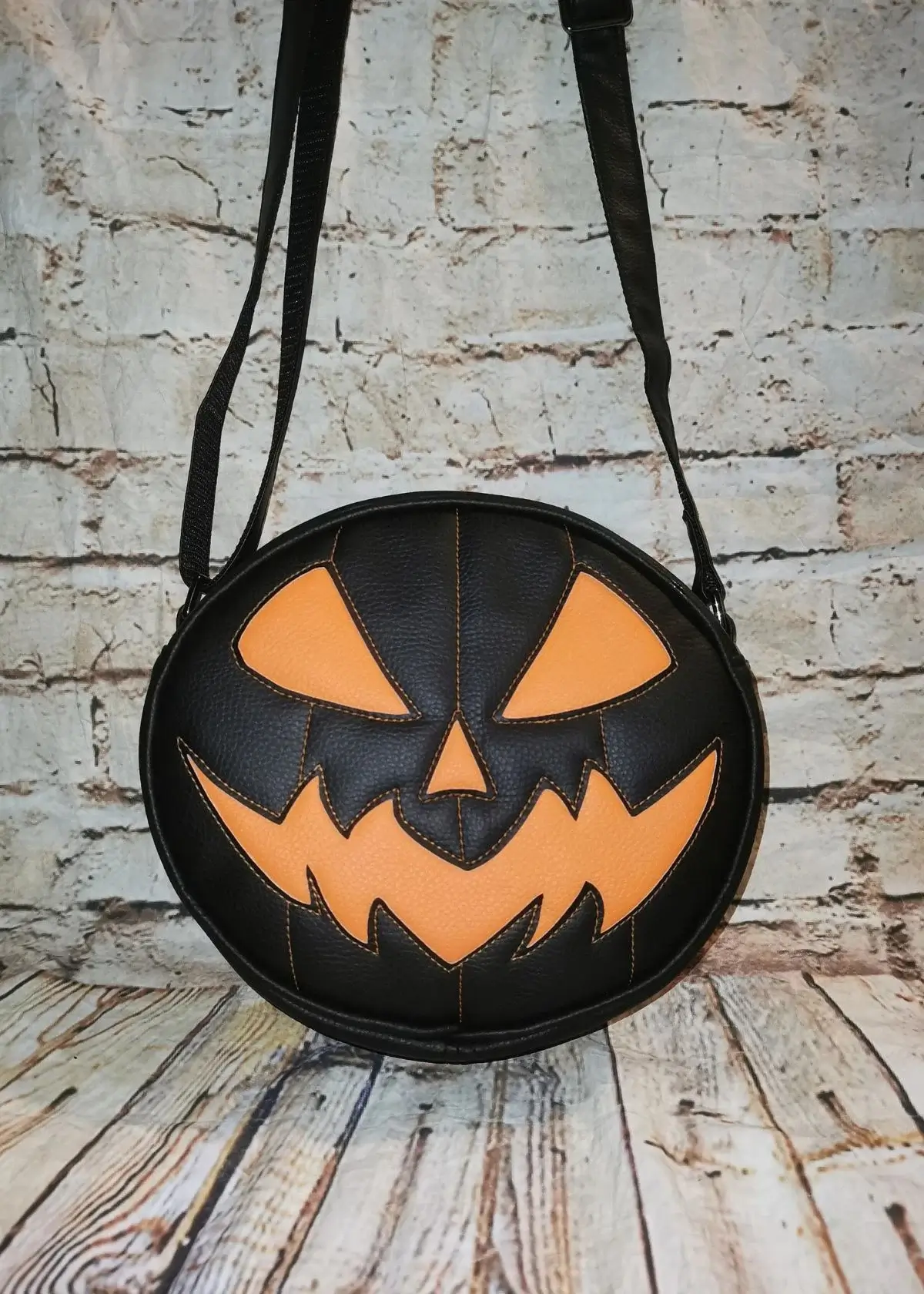 How to choose the right jack o lantern purse?