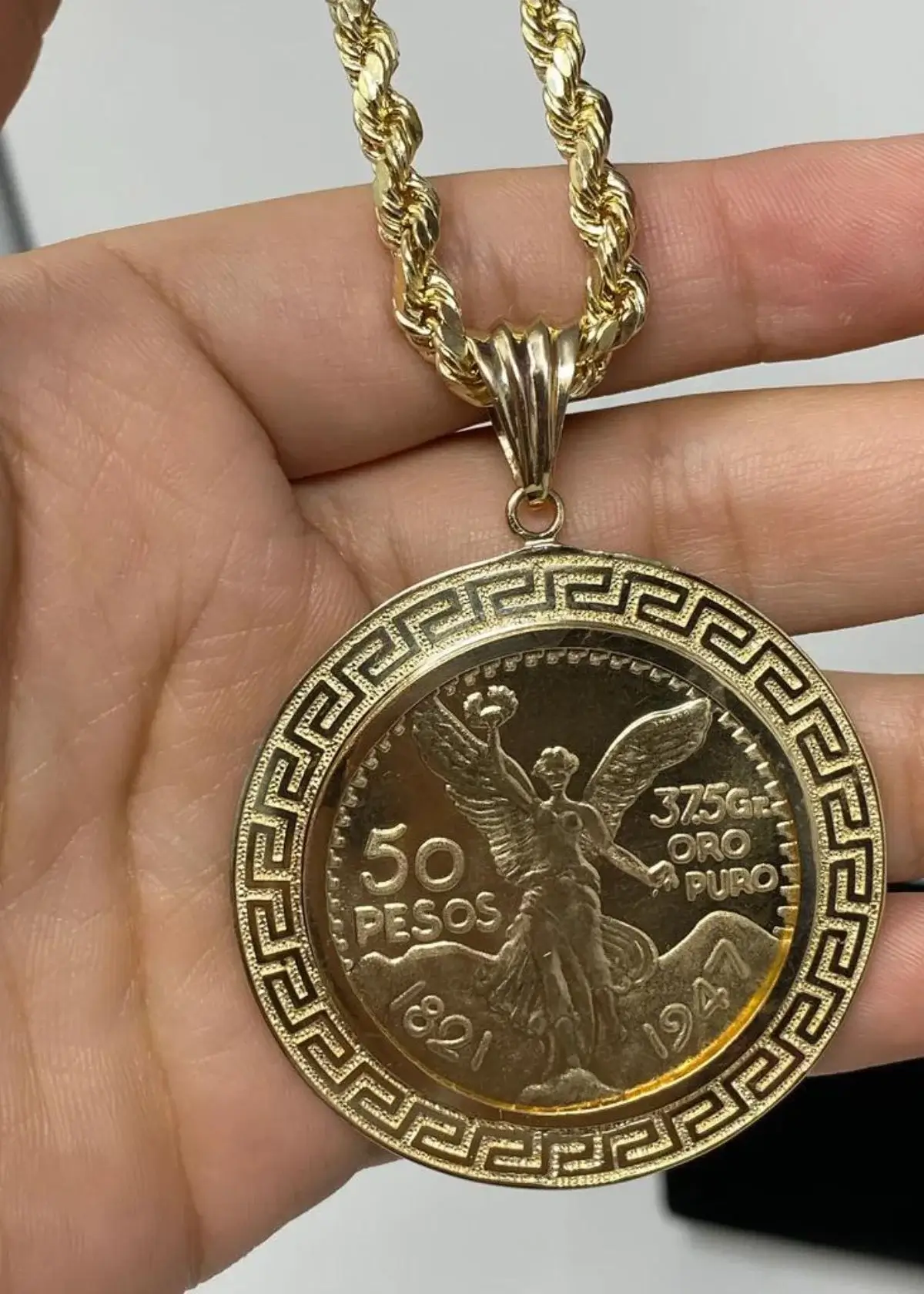 What is a Centenario necklace?