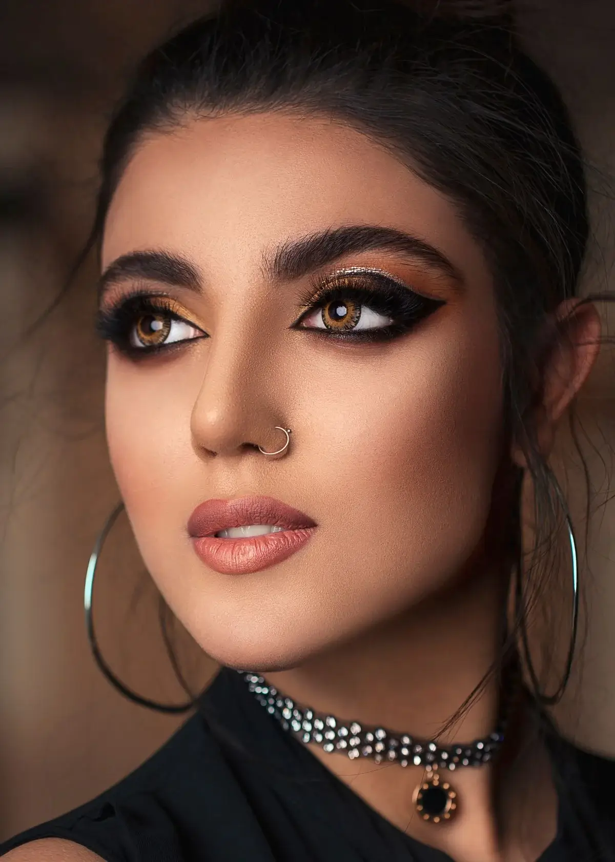 What is an eyeliner stamp and how it works?