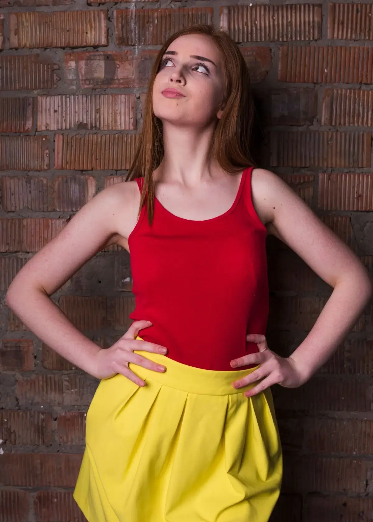 How do I determine the right size of tank top to order?