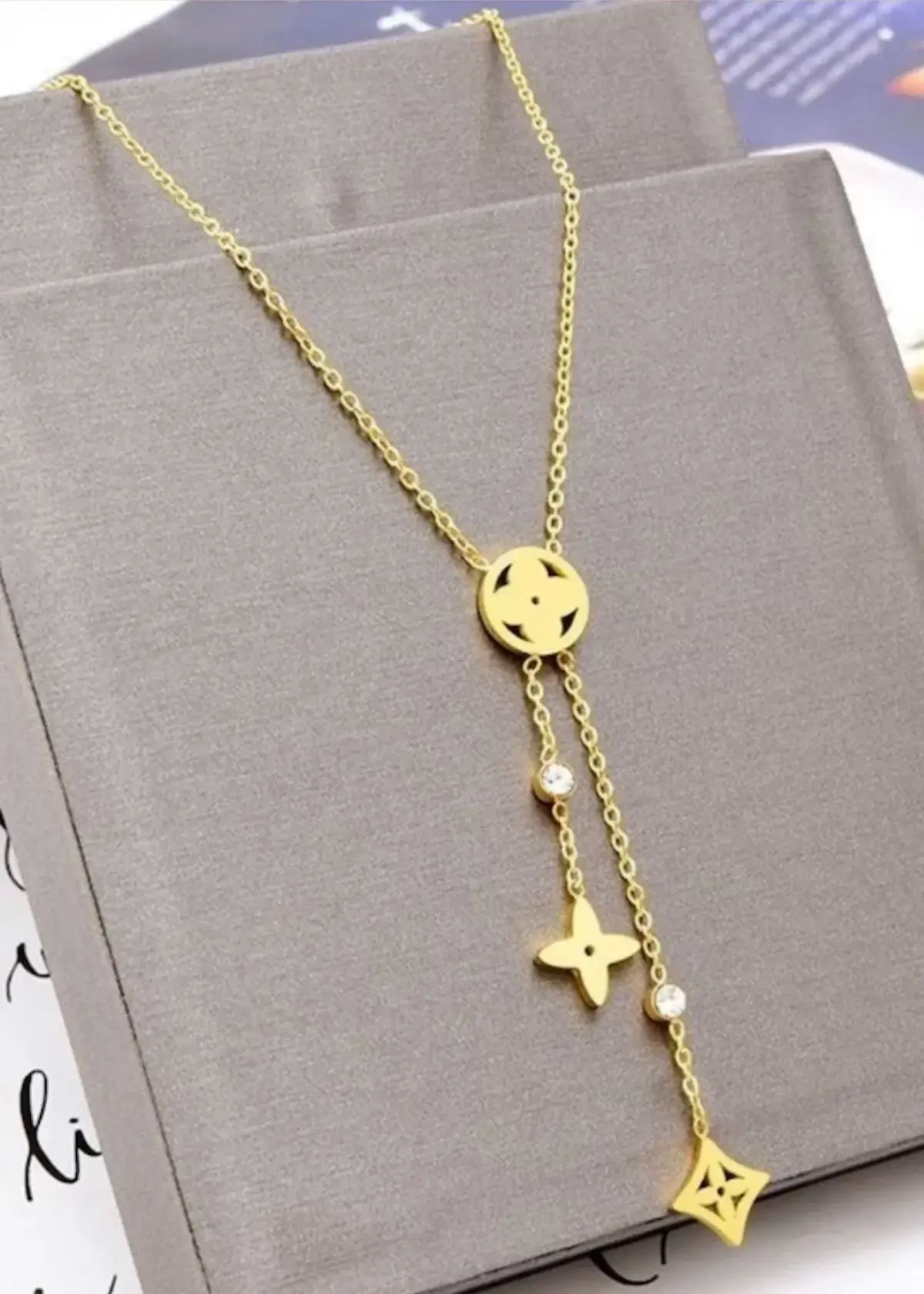 How does non-tarnish jewelry differ from regular jewelry?
