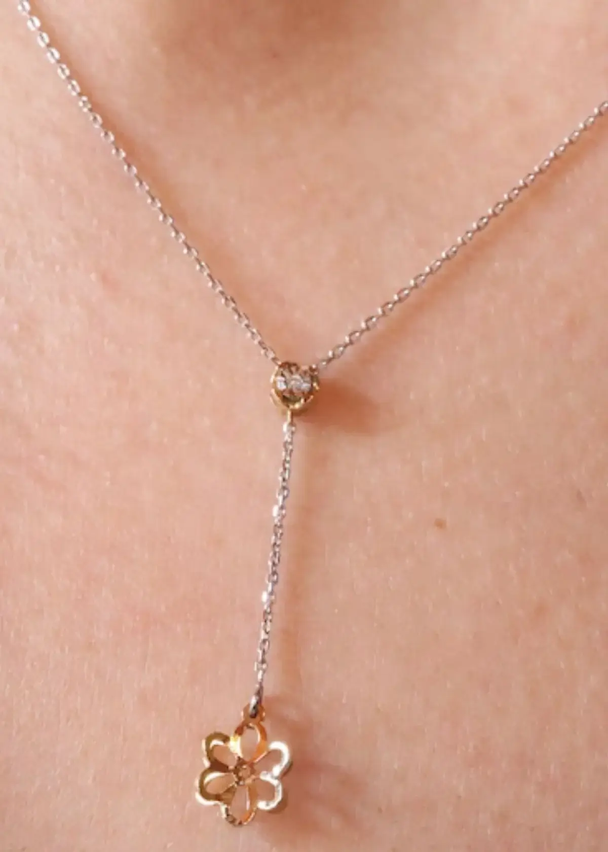 How to choose the right diamond flower necklace?