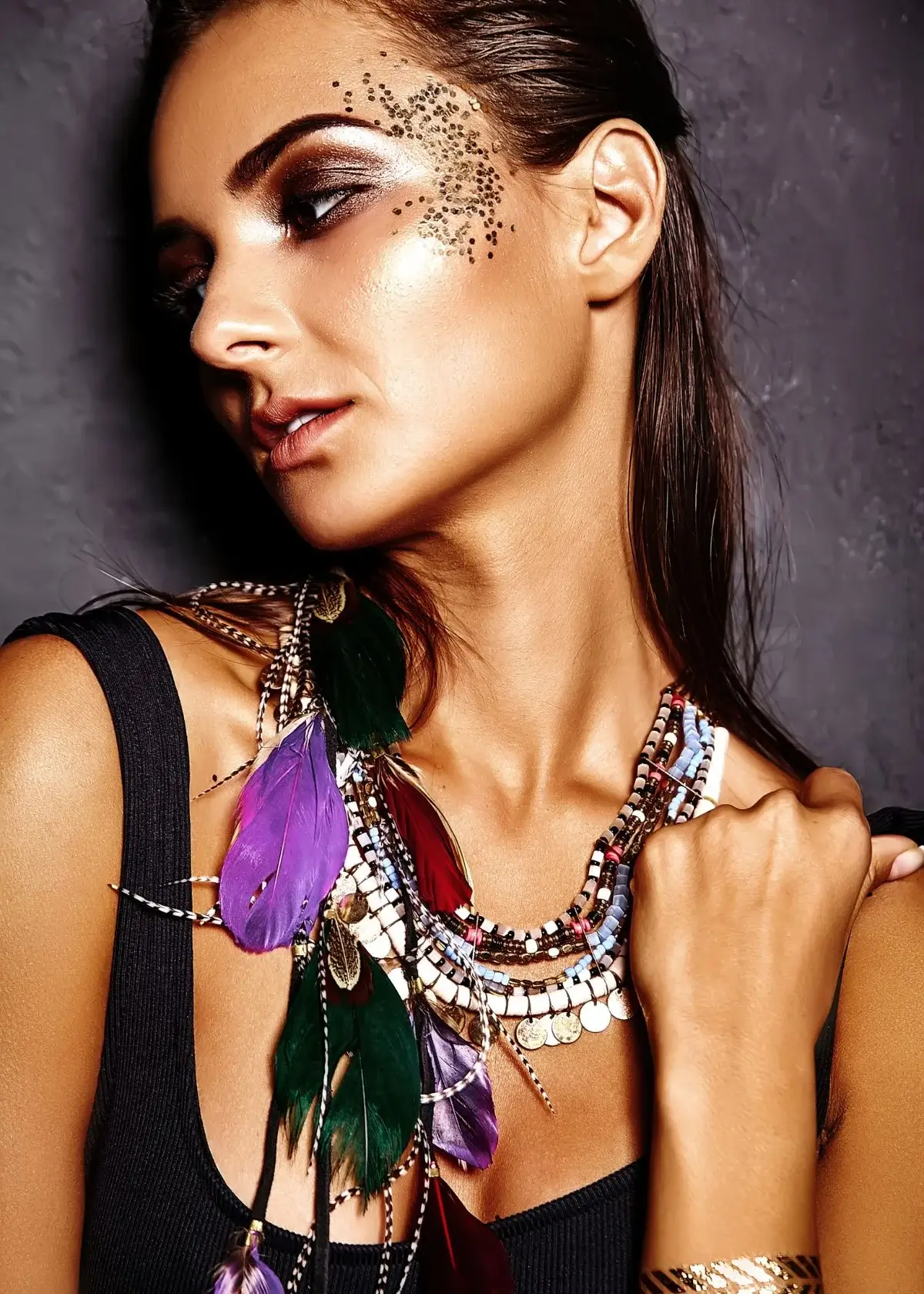 What makes a necklace considered "indie"?