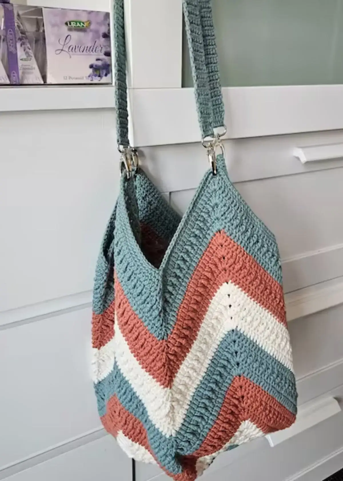 What types of yarn are best for crochet bags?