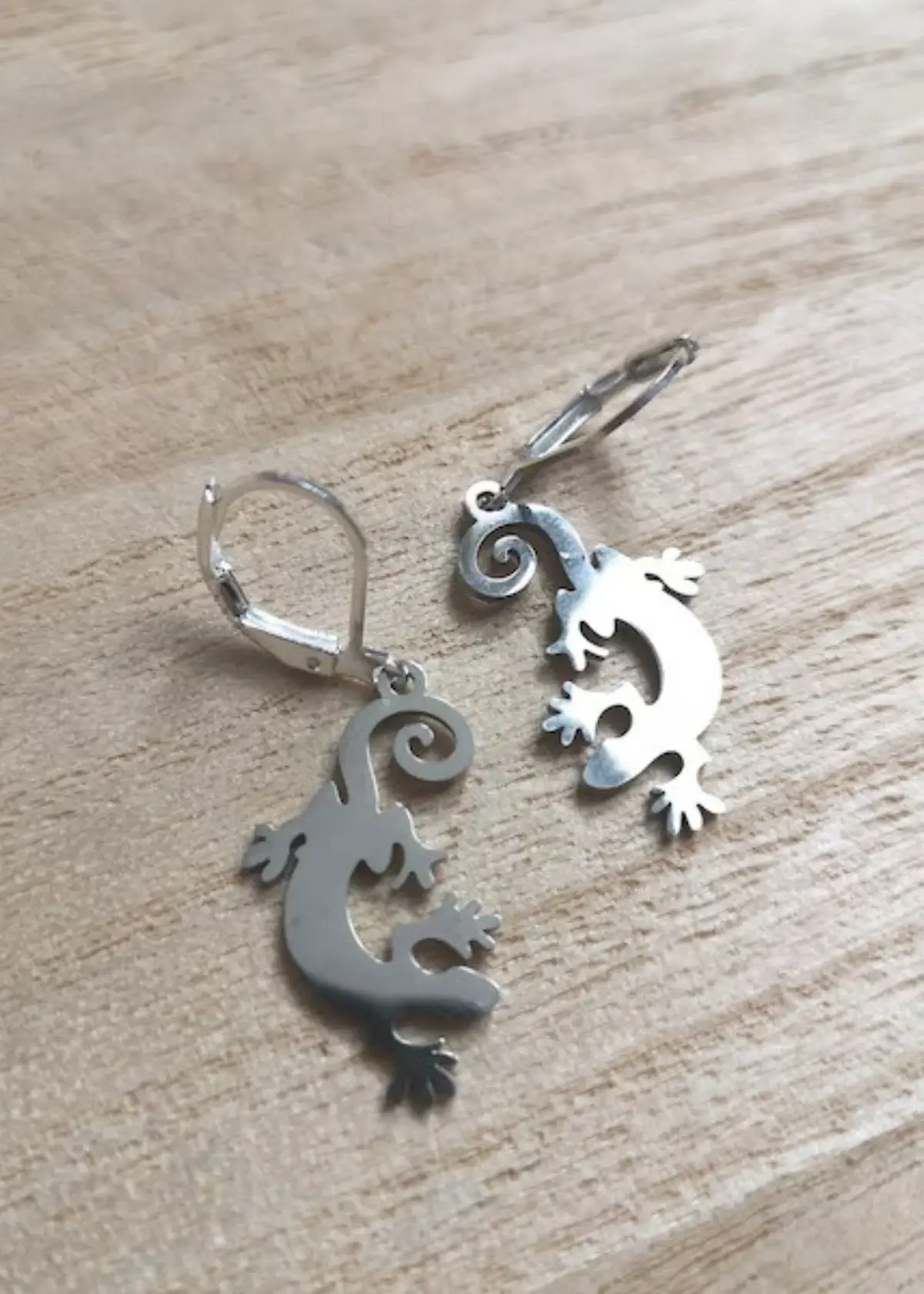 Are lizard earrings considered unisex jewelry?