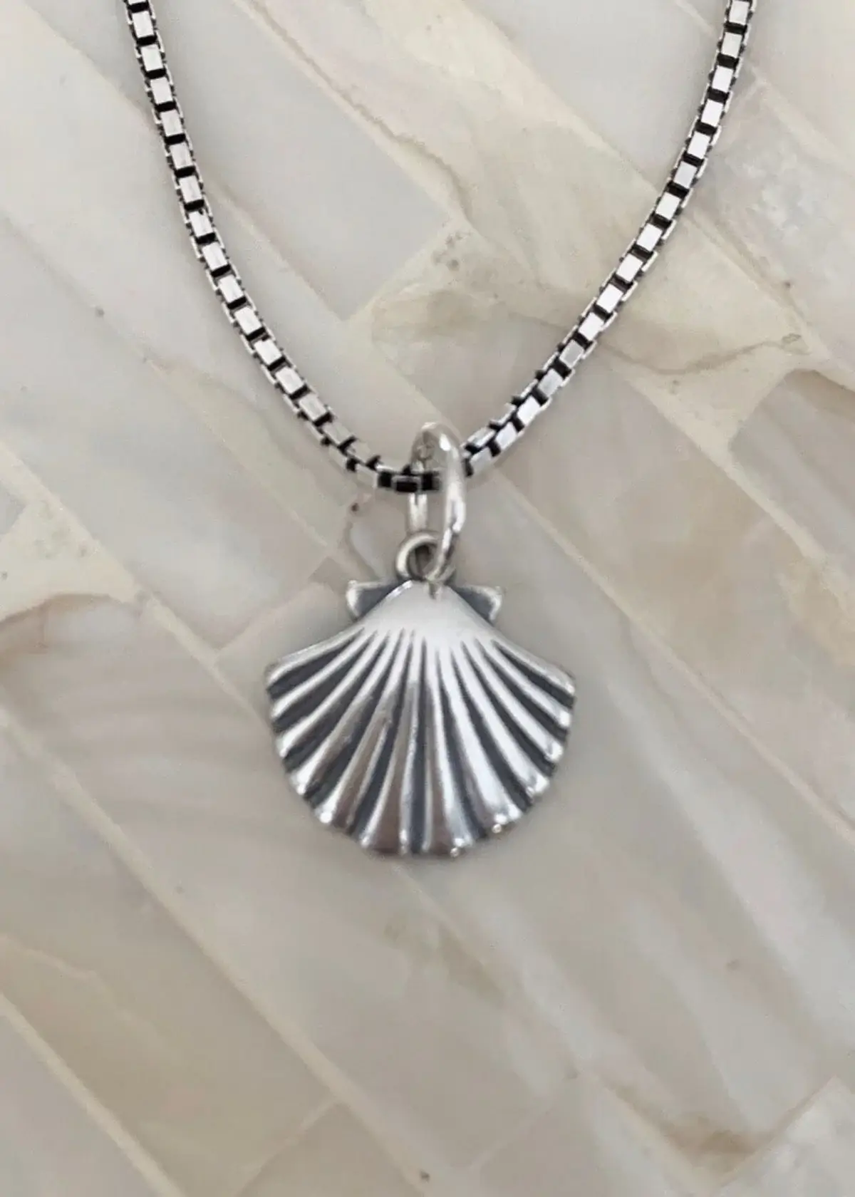 Are shell necklaces considered unisex jewelry?