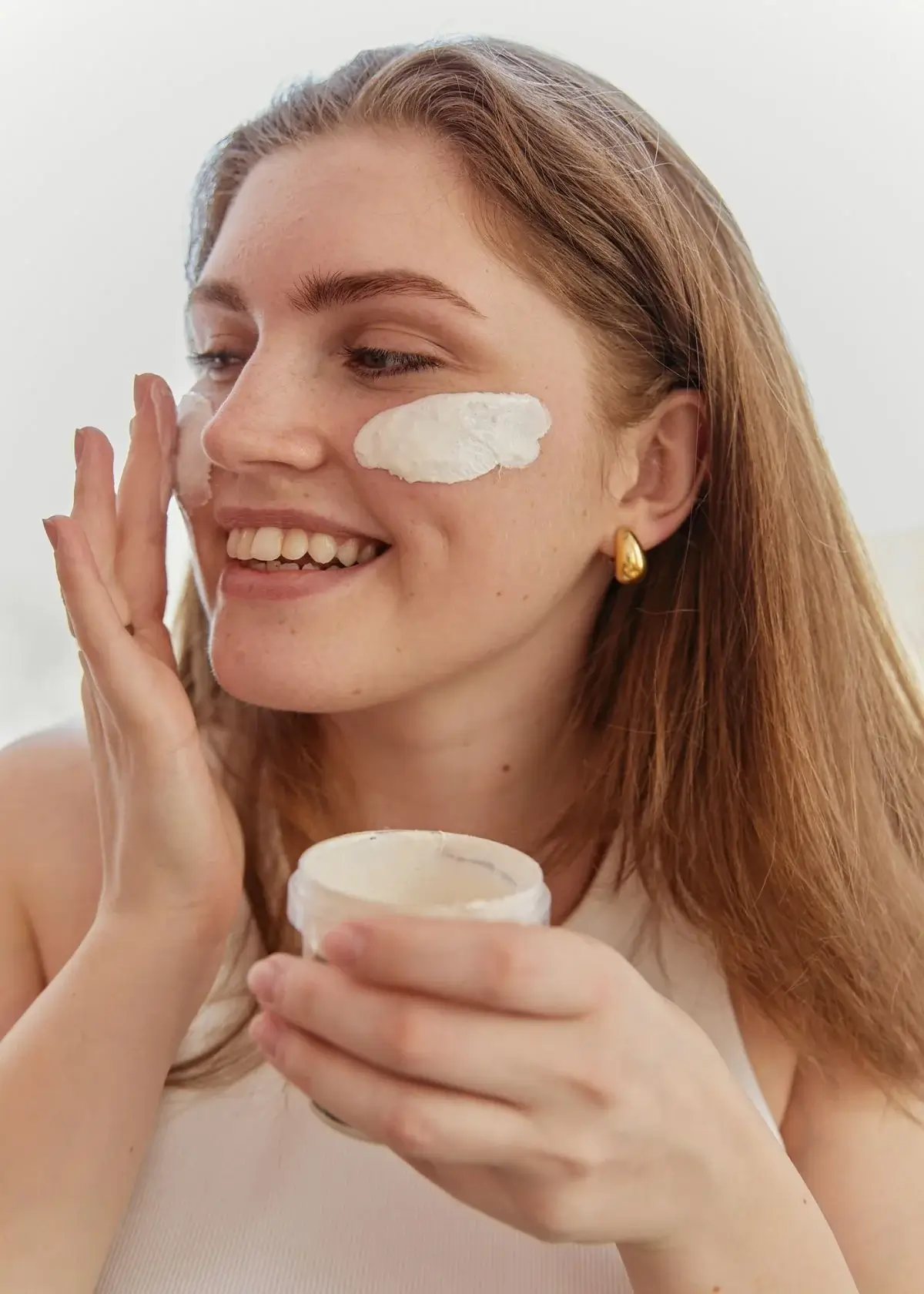 How does hyaluronic acid benefit the skin?