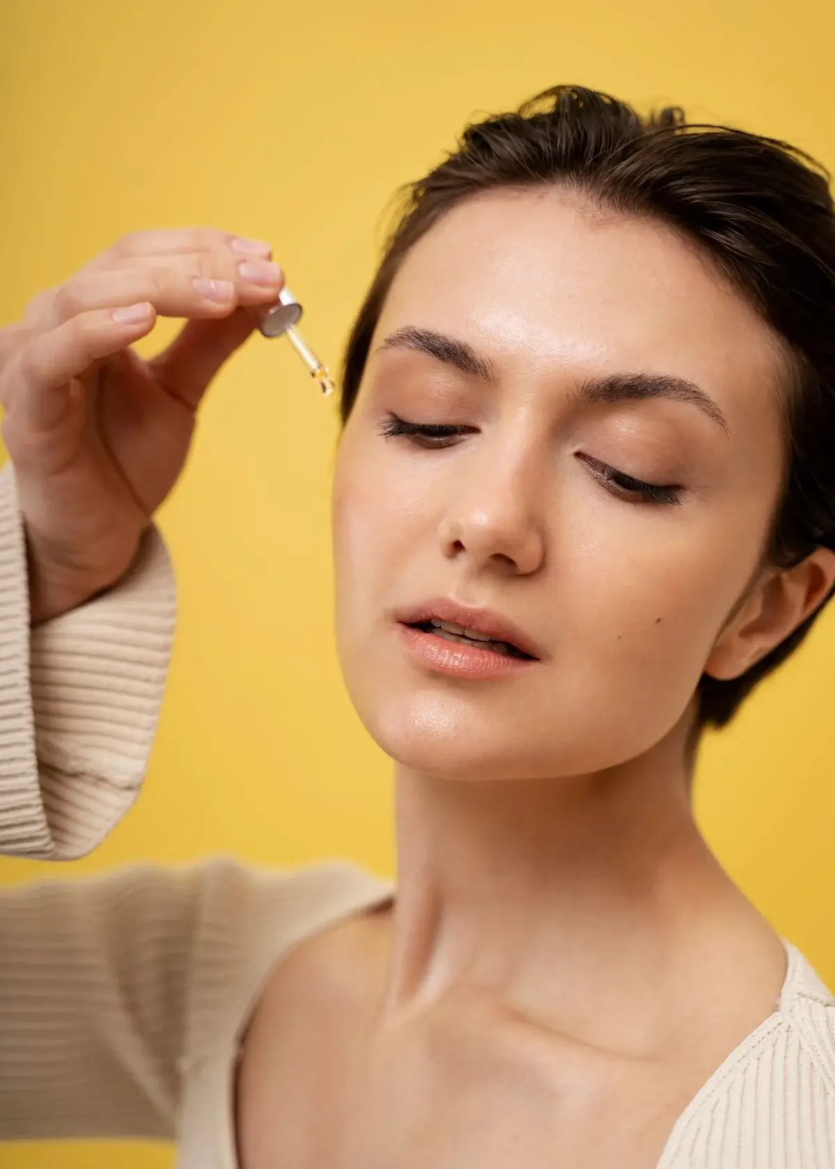 How does hyaluronic acid serum work?