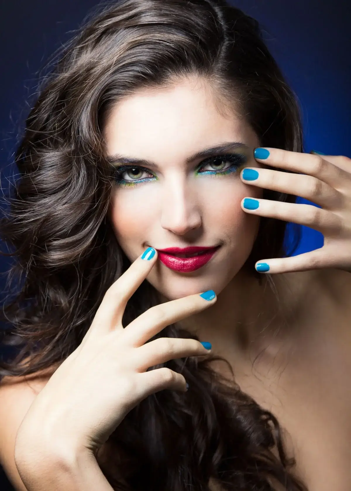 How to choose the right neon nail polish?