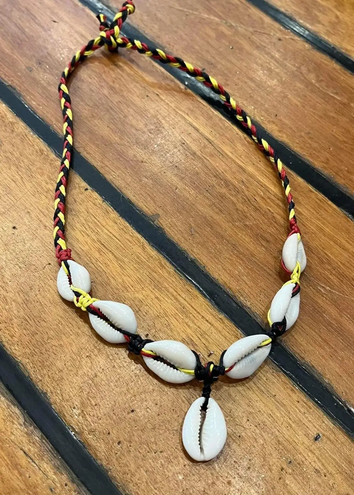 How to choose the right shell necklace?