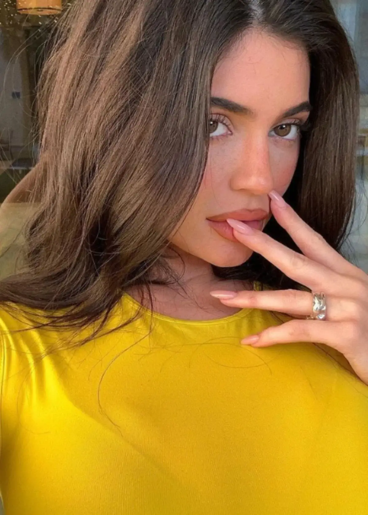 What are some popular nail colors for fall 2023?