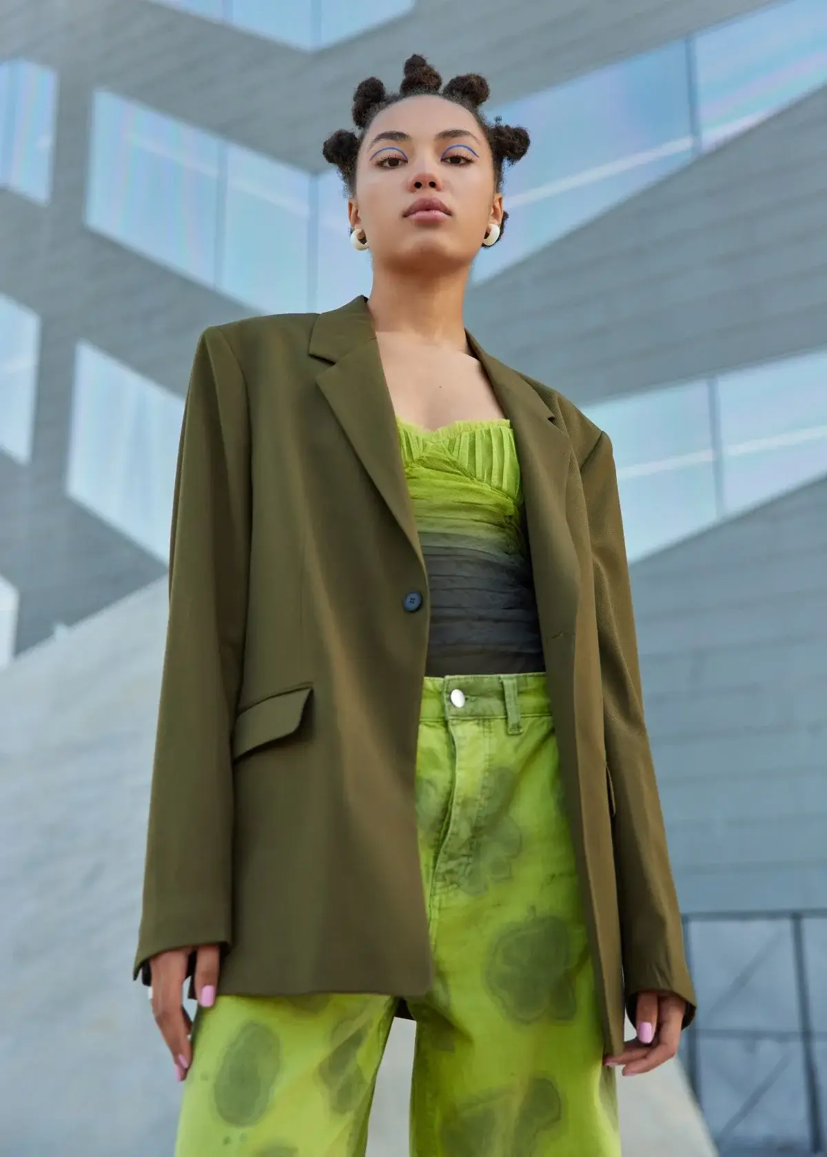 What are the benefits of Y2K outfits?