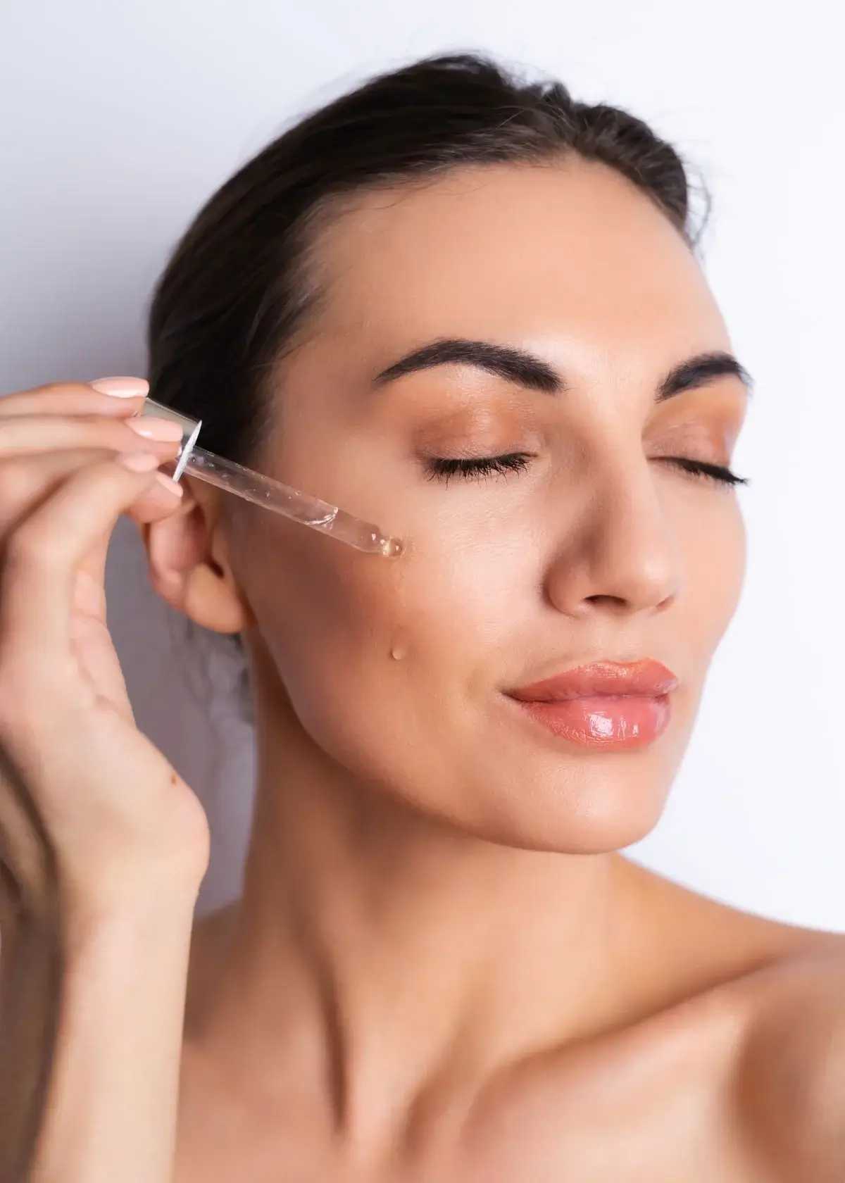 What are the benefits of using hyaluronic acid serum?