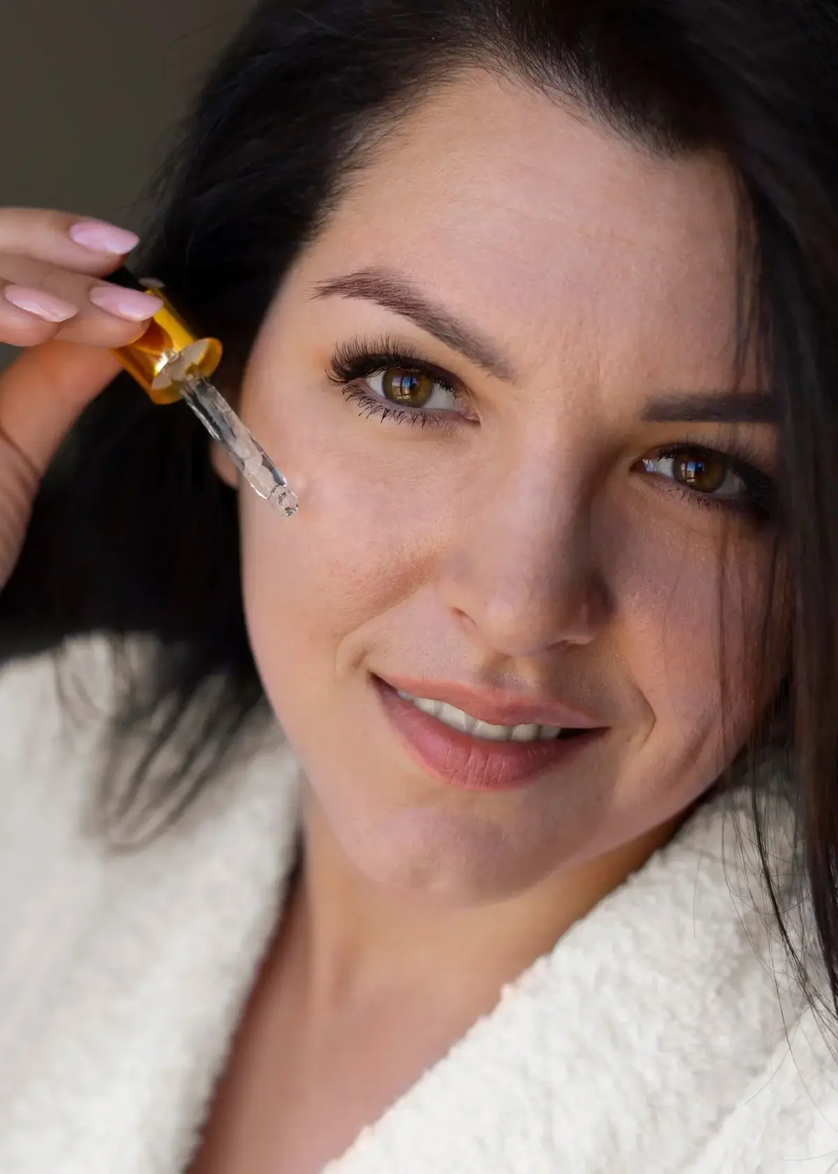 What are the benefits of using vitamin C serum?