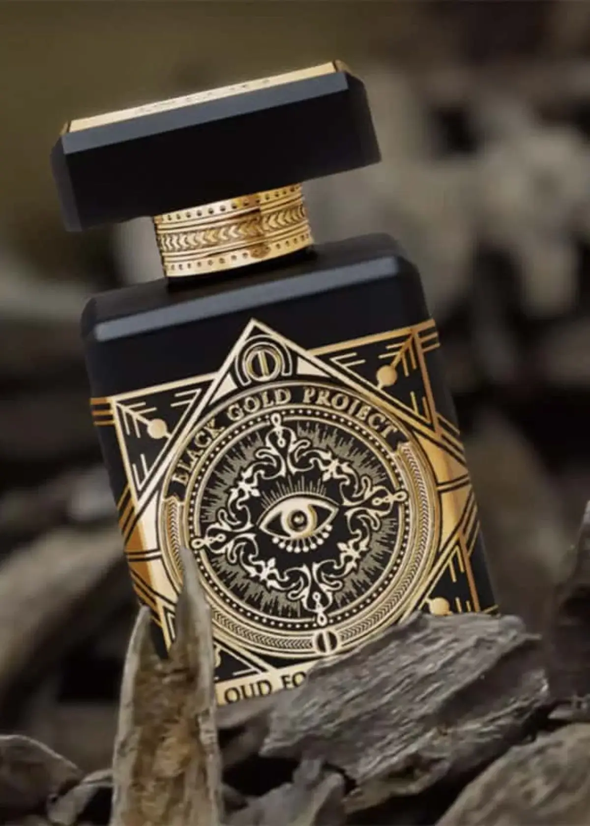 What does oud cologne smell like?
