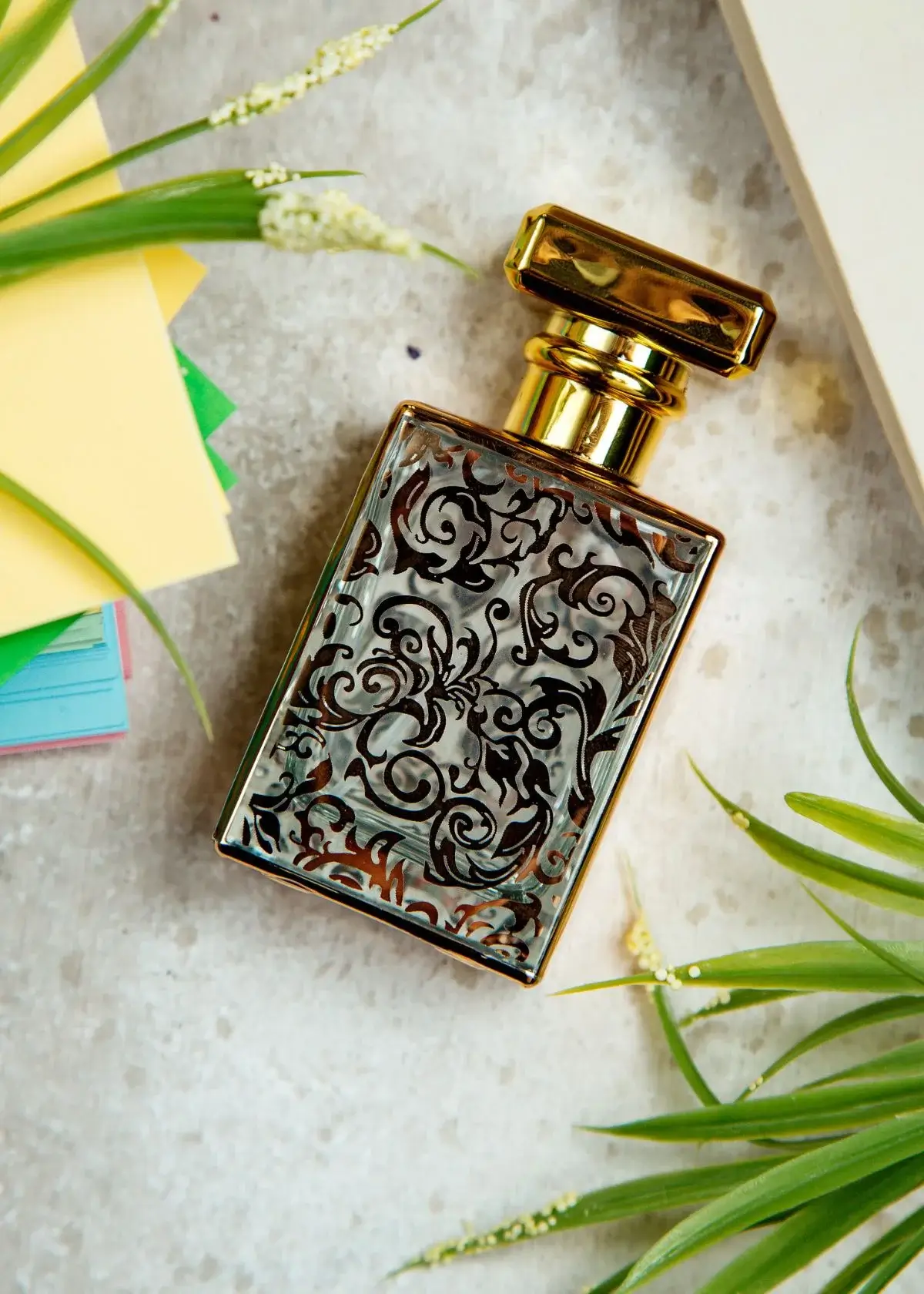 What does oud perfume smell like?
