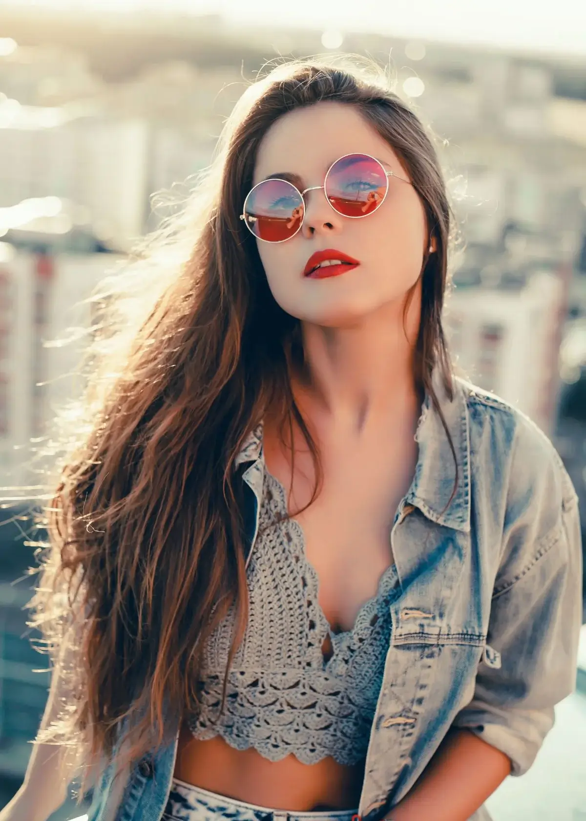 How can I identify sunglasses that offer 100% UV protection?