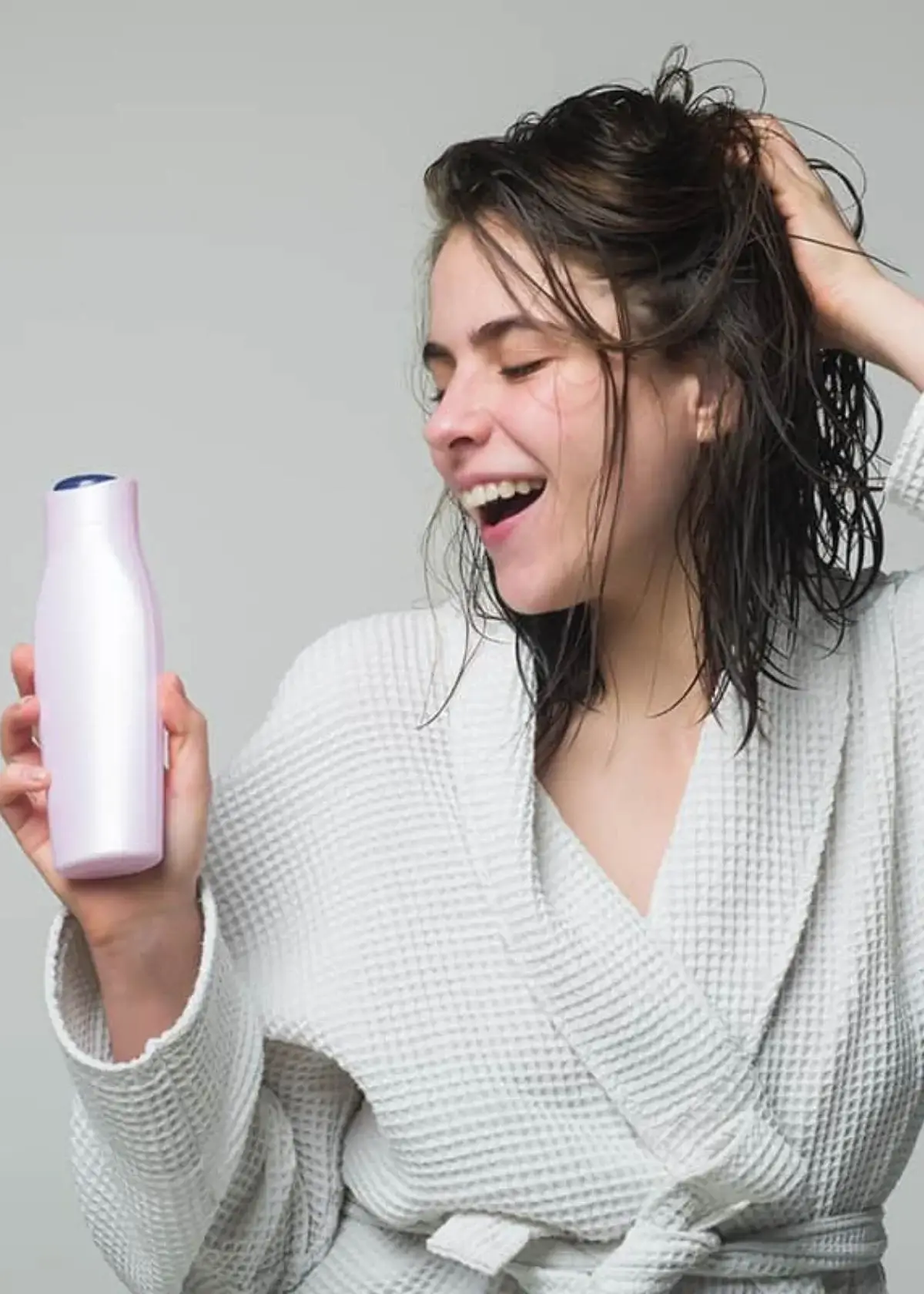 How to choose the right shampoo to make hair soft and silky?