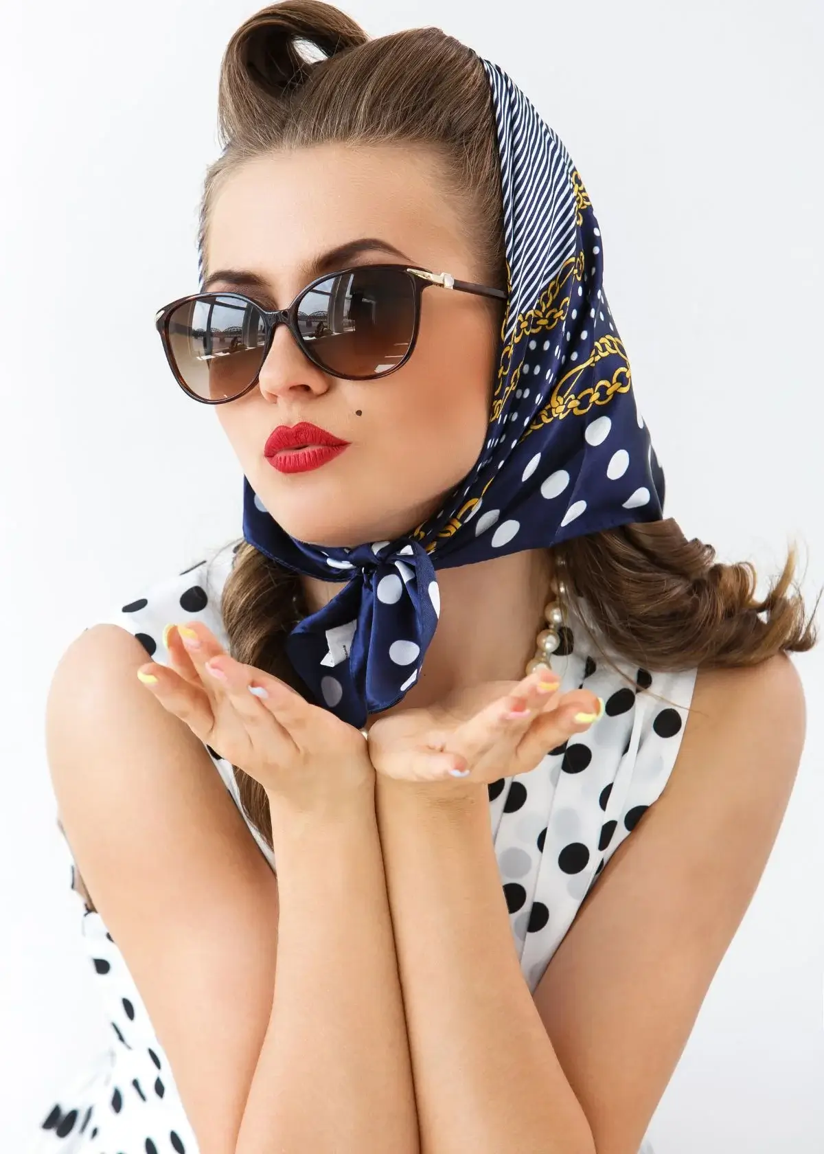 What materials are commonly used in Gucci women's sunglasses?