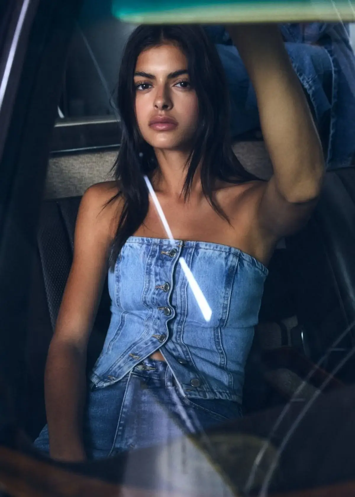 What are the benefits of wearing a denim corset?