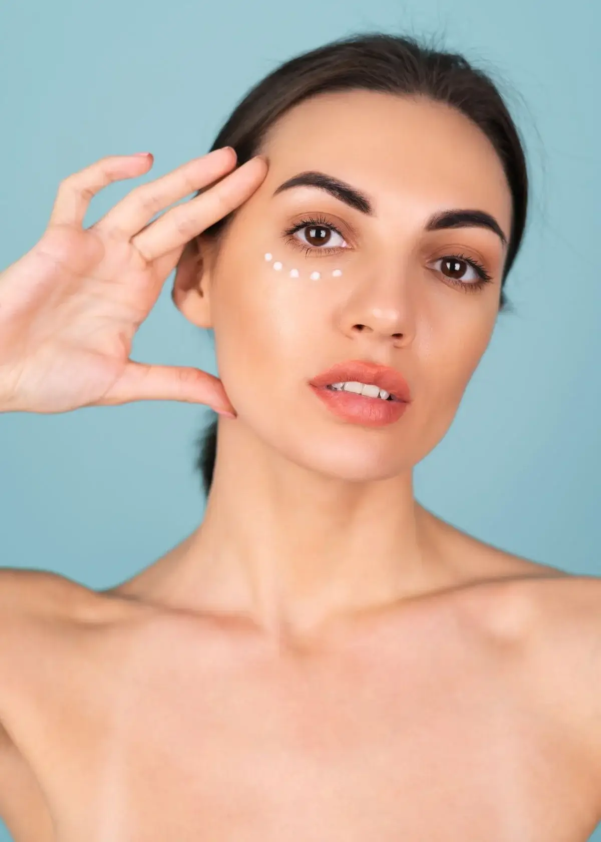 What causes dark circles under the eyes?