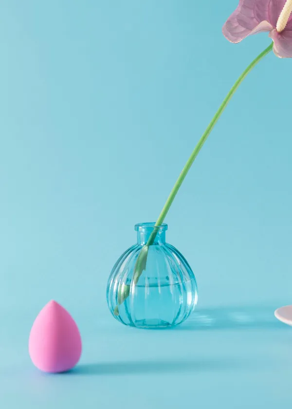 How to Use a Makeup Sponge for a Flawless Finish