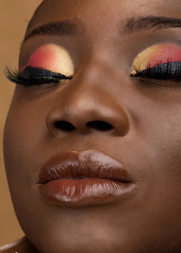 How to Achieve a Flawless Eye Shadow Look with Sticks or Brushes!