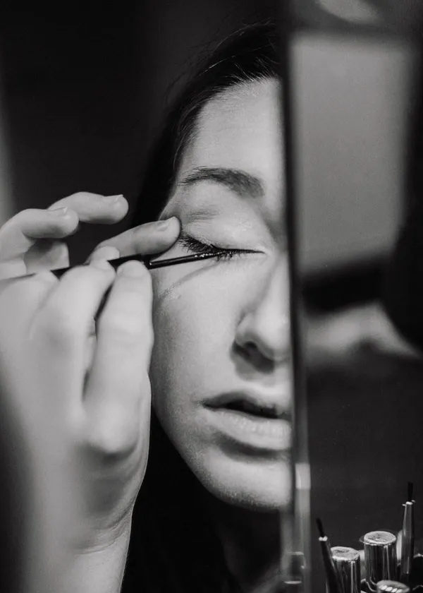 Make Waves with the 3 Best Water Activated Eyeliner for 2023!