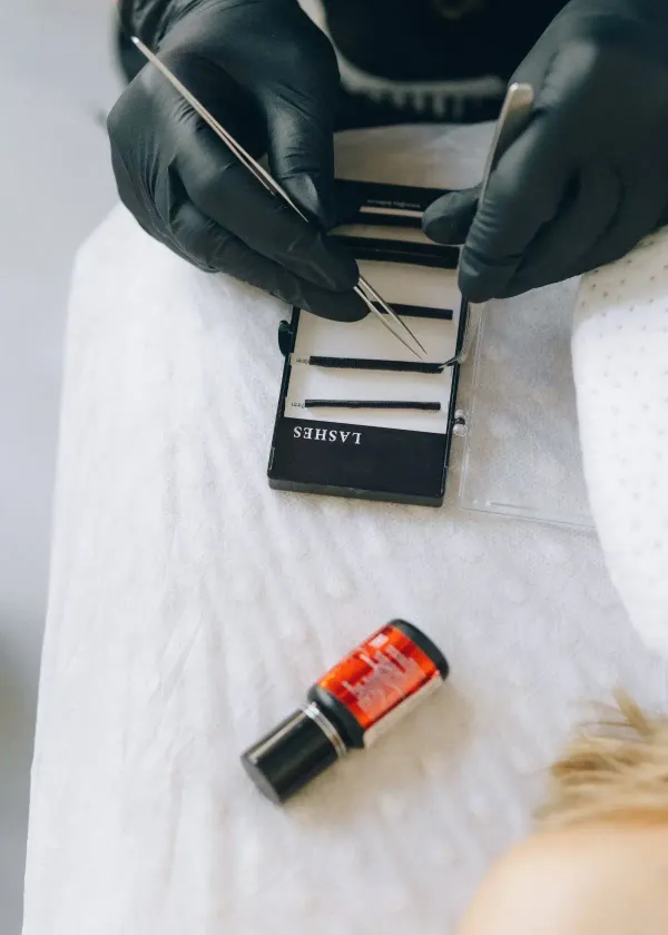 Demystifying Beauty Routines: What's in an Eyelash Extension Kit?