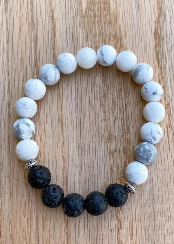 Uncover the Healing Properties of Wearing a Howlite Bracelet