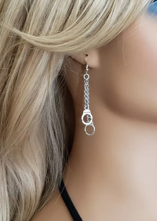 Unlock Your Fashion Potential: How to Choose Handcuff Earrings That Rock Your Look!