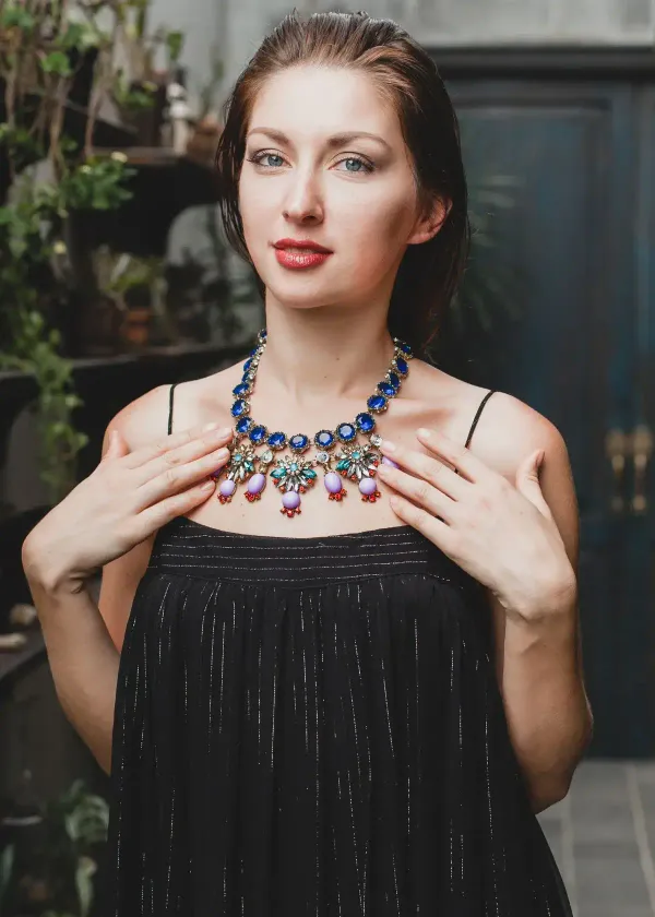 Necklace Nirvana: Unleash Your Inner Indie Queen with These Tips for Choosing the Right Neckpiece!