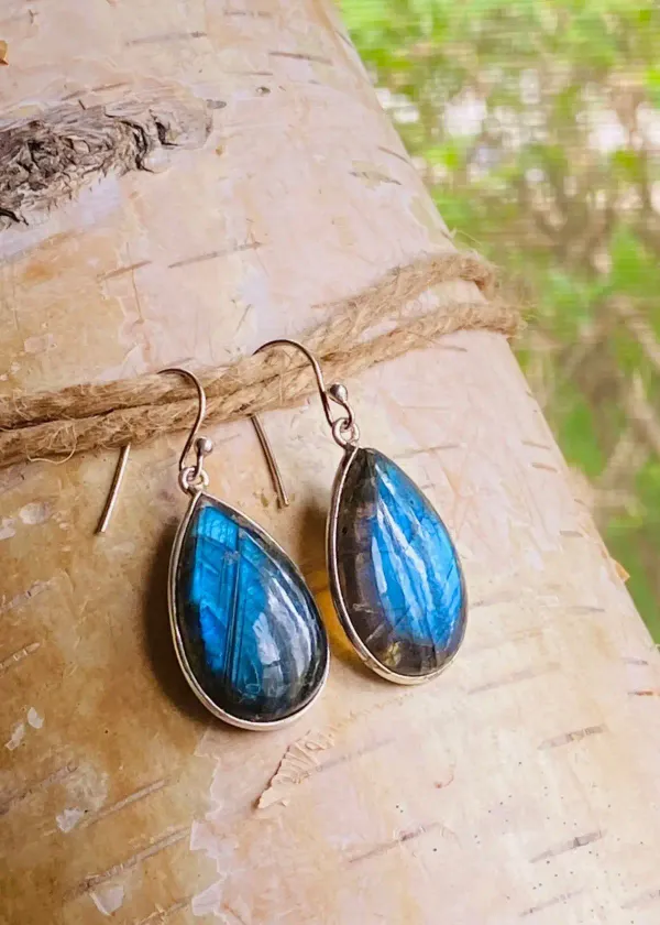 The Labradorite Earring Revolution: The Ultimate Guide to Picking Perfect Earrings That Will Make You Shine Bright Like a Gemstone!