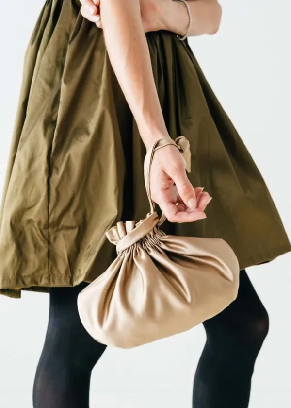 The Best Dumpling Bag: Defining a New Wave of Style Innovation in the Competitive Luxury Market
