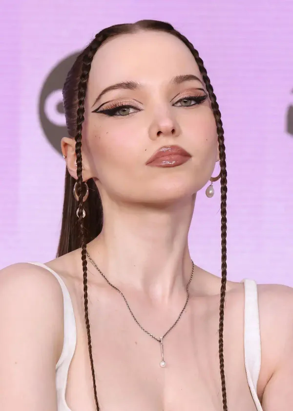 Get Your Eyeliner Game on Fleek: The Ultimate Guide to Choosing the Perfect Graphic Liner!