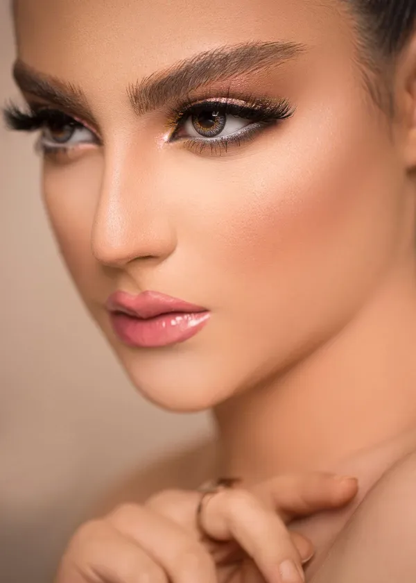 Reliable and Gentle: The Best Eyelash Glue For Sensitive Eyes To Experience Luxury Lash Care