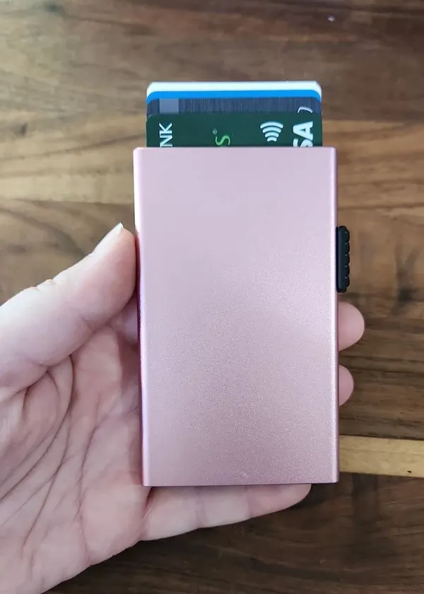 Slide Wallet: The Ultimate Fashion Accessory that Redefines Sleek Sophistication and Convenience