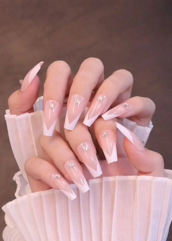 The Perfect Manicure is Here: Discover the Game-Changing Benefits of a French Manicure Kit!