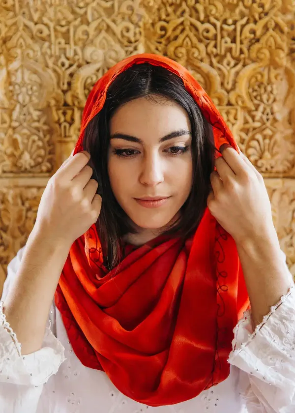 From Mulberry to Charmeuse: A Guide to the Silk Varieties Elevating Scarf Fashion!